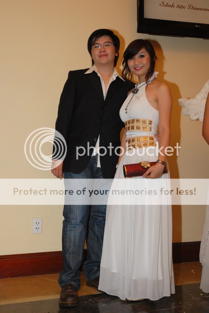 HCM Nhận may đầm dạ hội sang trọng ,giá bình dâân