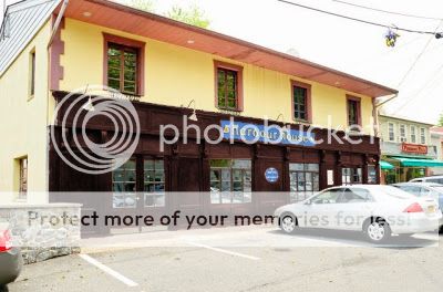 brown original yellow and red photo restaurantredyellowbrown.jpg